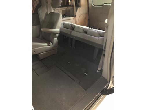 Photo 5 of 6 of 2009 Chrysler Town & Country Touring