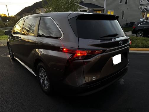 2021 Toyota Sienna LE 8 Passenger