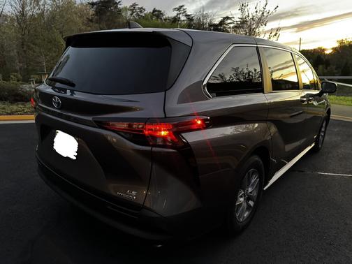 2021 Toyota Sienna LE 8 Passenger