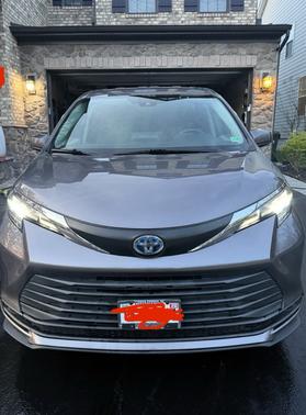 2021 Toyota Sienna LE 8 Passenger