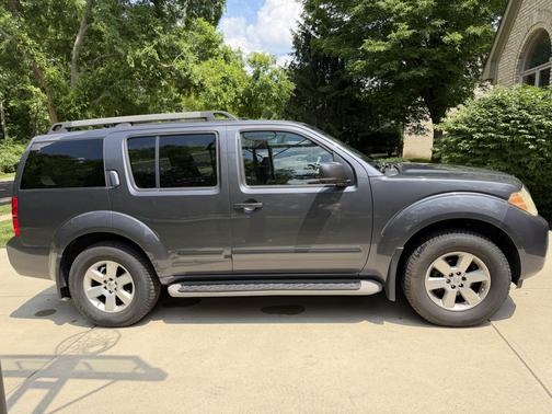Blue 2011 Nissan Pathfinder SV
