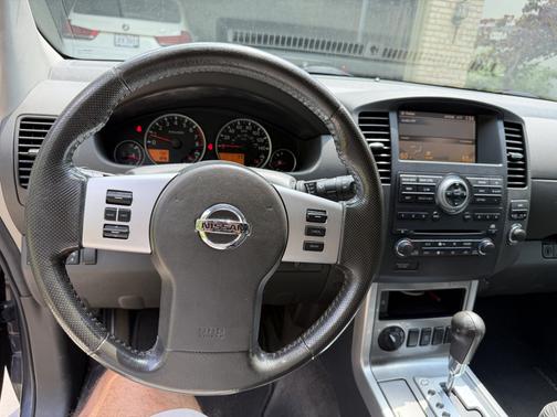 Blue 2011 Nissan Pathfinder SV