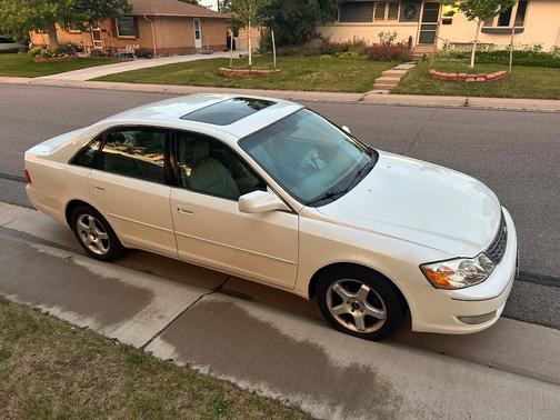 White 2003 Toyota Avalon XLS