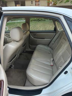 White 2003 Toyota Avalon XLS