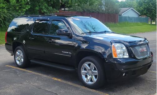 Black 2014 GMC Yukon XL 1500 SLT