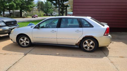 Silver 2004 Chevrolet Malibu Maxx LS