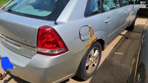 Silver 2004 Chevrolet Malibu Maxx LS