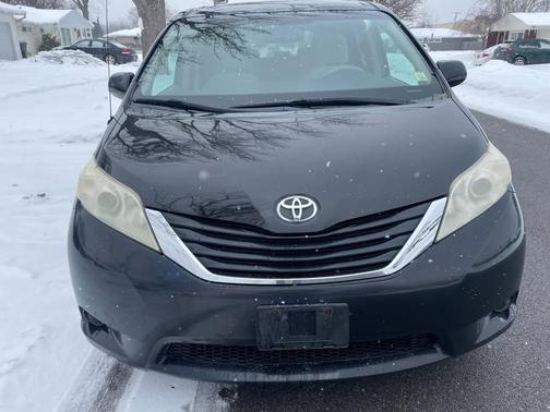 2011 Toyota Sienna LE