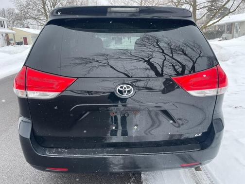 2011 Toyota Sienna LE