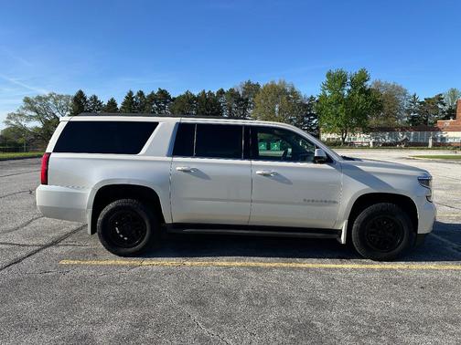 White 2015 Chevrolet Suburban 1500 LT