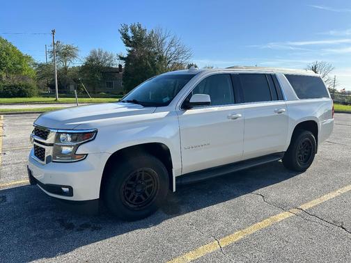 White 2015 Chevrolet Suburban 1500 LT