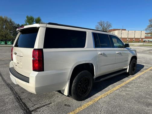 White 2015 Chevrolet Suburban 1500 LT