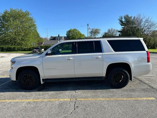 White 2015 Chevrolet Suburban 1500 LT
