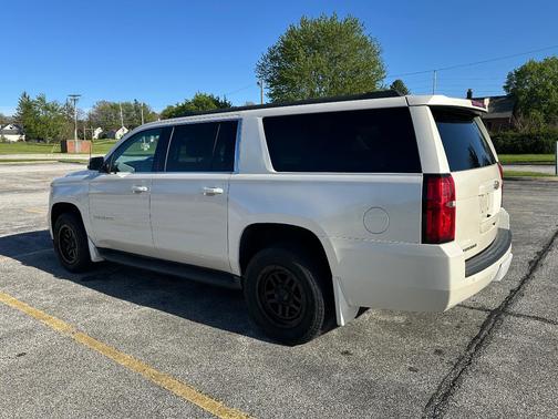 White 2015 Chevrolet Suburban 1500 LT