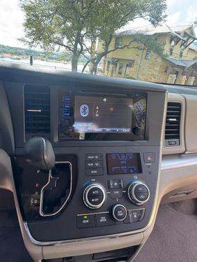 White 2015 Toyota Sienna LE