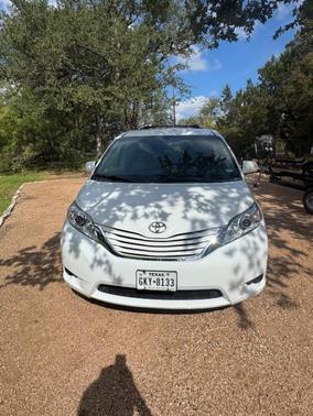 White 2015 Toyota Sienna LE