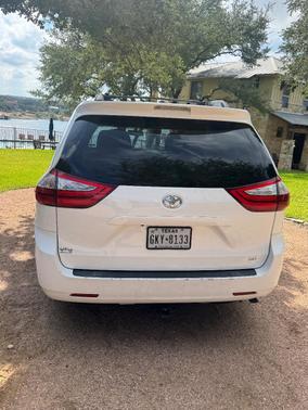 White 2015 Toyota Sienna LE