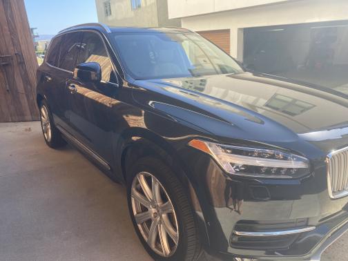 Photo 4 of 21 of 2017 Volvo XC90 T6 Inscription