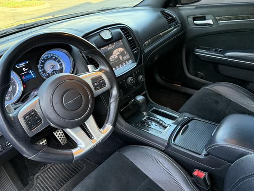 2013 Chrysler 300 SRT8