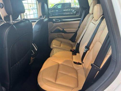 2016 Porsche Cayenne Cayenne