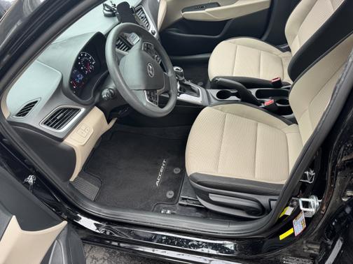 2022 Hyundai Accent SE