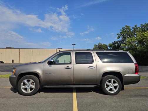 Gray 2013 Chevrolet Suburban 1500 LT