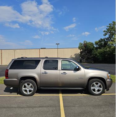 Gray 2013 Chevrolet Suburban 1500 LT