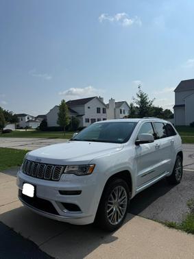 White 2017 Jeep Grand Cherokee Summit