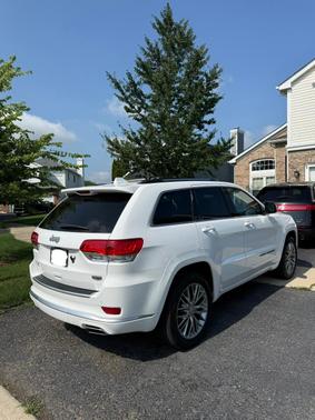 White 2017 Jeep Grand Cherokee Summit