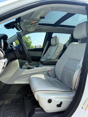 White 2017 Jeep Grand Cherokee Summit