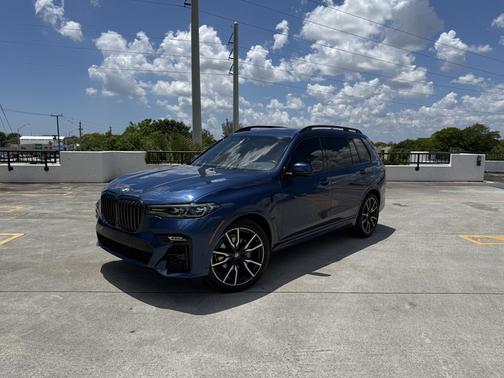 Blue 2022 BMW X7 xDrive40i