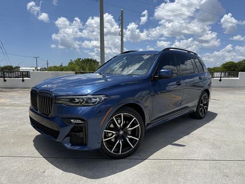 Blue 2022 BMW X7 xDrive40i