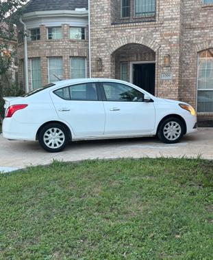 White 2019 Nissan Versa 1.6 SV