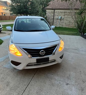White 2019 Nissan Versa 1.6 SV
