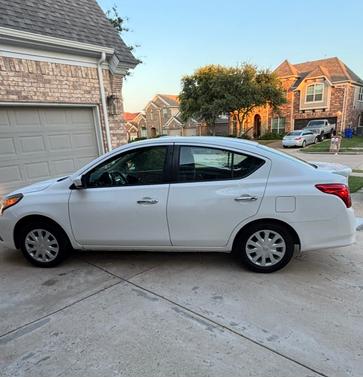 White 2019 Nissan Versa 1.6 SV