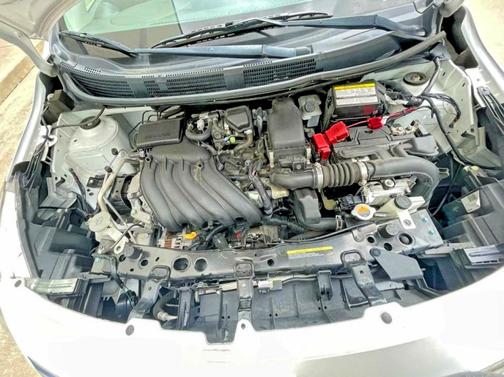 White 2019 Nissan Versa 1.6 SV