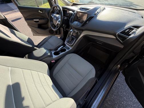 Gray 2013 Ford C-Max Hybrid SE