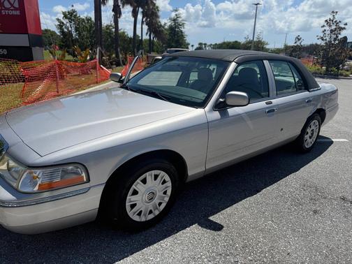 Beige 2005 Mercury Grand Marquis GS