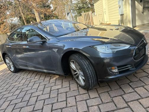 2016 Tesla Model S 70D