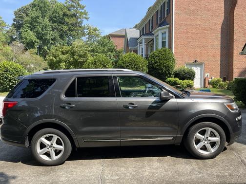 Gray 2018 Ford Explorer XLT