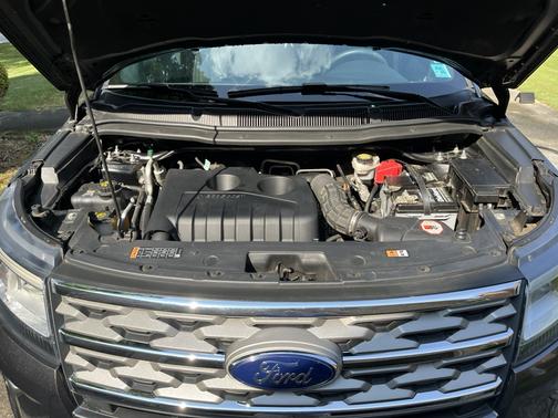 Gray 2018 Ford Explorer XLT