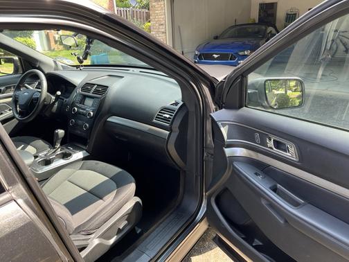 Gray 2018 Ford Explorer XLT