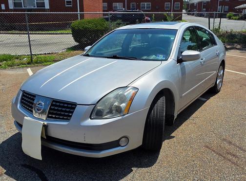Silver 2005 Nissan Maxima SE