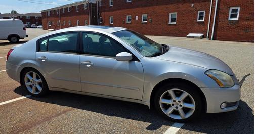 Silver 2005 Nissan Maxima SE