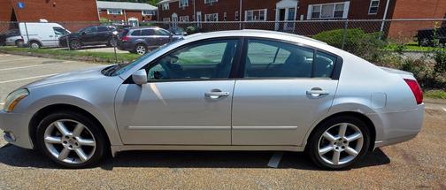 Silver 2005 Nissan Maxima SE