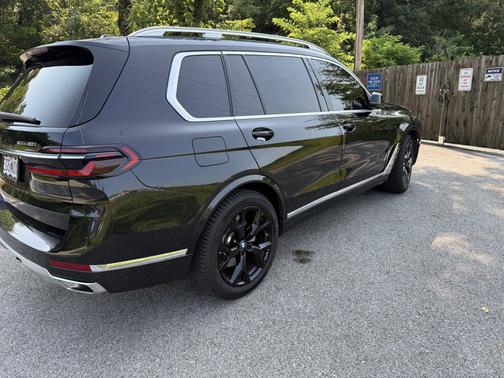 Black 2024 BMW X7 xDrive40i