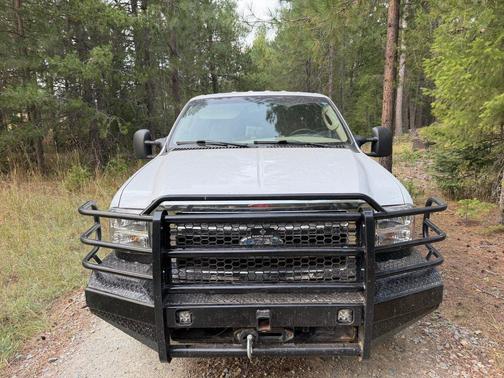 White 2006 Ford F-250 Lariat Crew Cab Super Duty