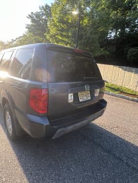 Gray 2005 Honda Pilot LX