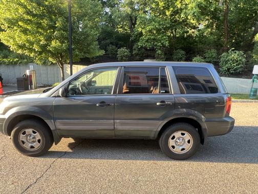 Gray 2005 Honda Pilot LX