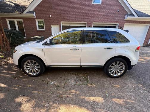 White 2015 Lincoln MKX Base